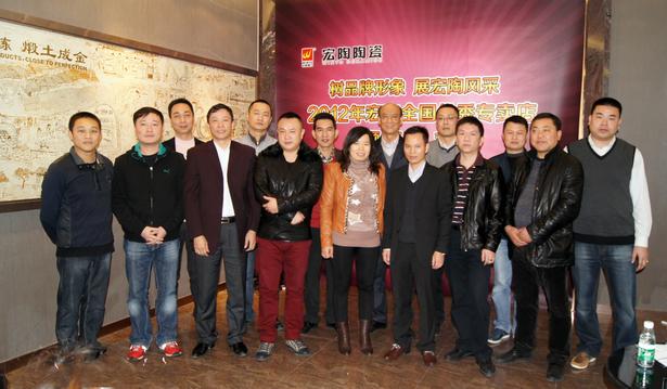 图1、企业相关领导、丝瓜视频免费观看各销售老总、获奖经销商代表颁奖仪式上合影