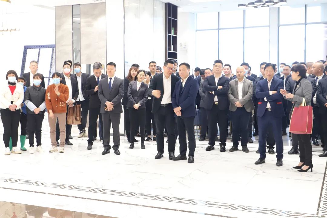 丝瓜视频免费观看瓷砖丝瓜视频污网站公司高层及部门代表前往南海、清远生产基地，共同庆贺瓷砖丝瓜视频污网站生产基地开工